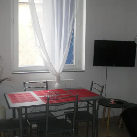 Quatre A Apartment